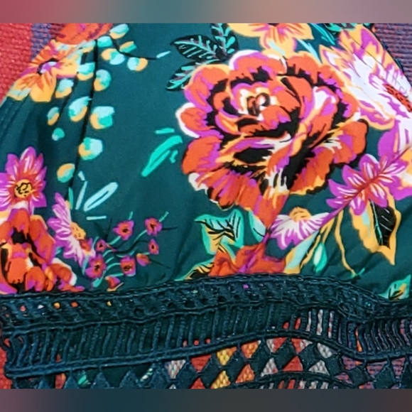 M - Exhilaration Bikini Top - Picture 4 of 9